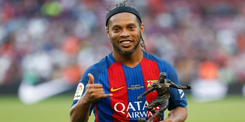 Ronaldinho tạo ra điểm nhất trong dòng chảy lịch sử bóng đá bằng phong cách đậm chất Samba